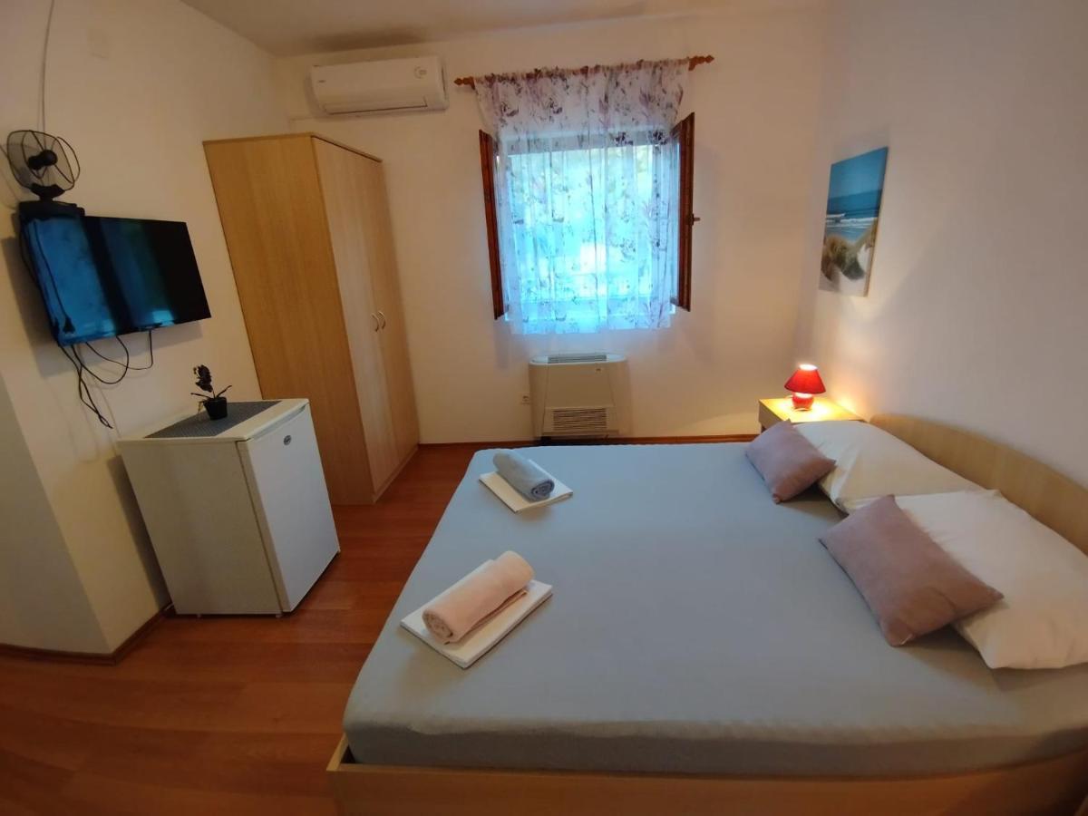 Soba Ivanka Niksic Karlobag Esterno foto